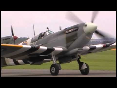 Youtube: 16 Spitfires - Battle Of Britain Airshow 2010