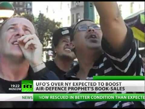 Youtube: UFO in NYC: Aliens or balloons in New York sky?