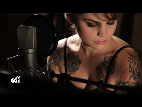 Youtube: OFF SESSION - Coeur de Pirate: "Adieu"