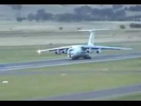 Youtube: Russian IL-76 attempts to crash during takeoff