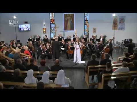 Youtube: Patricia Janečková: Benefit Gala Concert at Výčapy Opatovce in Slovakia