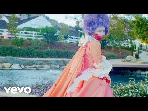 Youtube: Grimes - Flesh without Blood/Life in the Vivid Dream