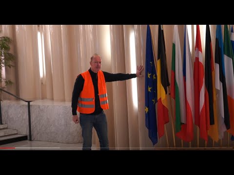 Youtube: Martin Sonneborn »Herr Sonneborn bleibt in Brüssel« - Buchtrailer