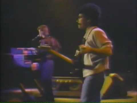Youtube: Hall & Oates - I Can't Go For That (1983)