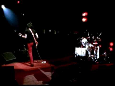 Youtube: The White Stripes - Dead Leaves And the Dirty Ground - Under Blackpool Lights