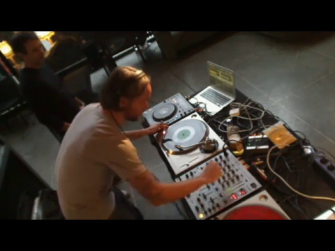 Youtube: Marco Resmann b2b Emerson Todd @ Berlin Mitte Institut (11.10.2011, Upon You Label Show)