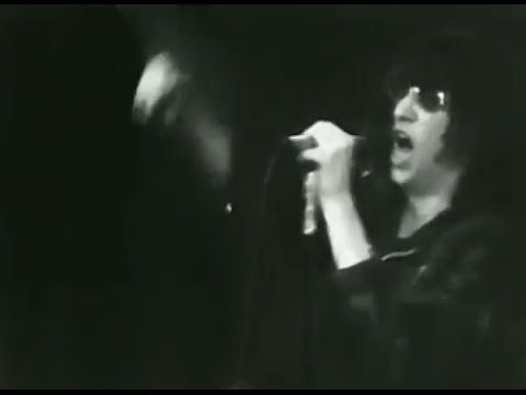 Youtube: The Ramones - Needles and Pins - 12/28/1978 - Winterland (Official)