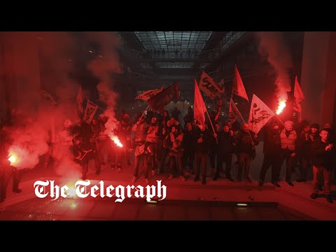 Youtube: French protesters with flares storm BlackRock offices in Paris