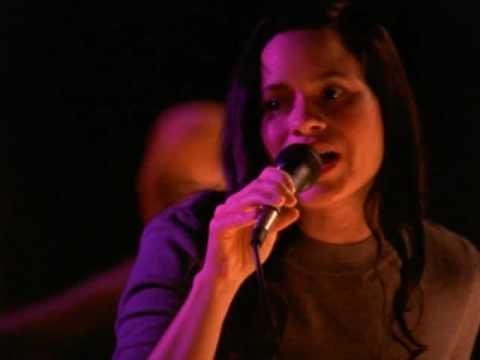 Youtube: Natalie Merchant - Life is Sweet Live