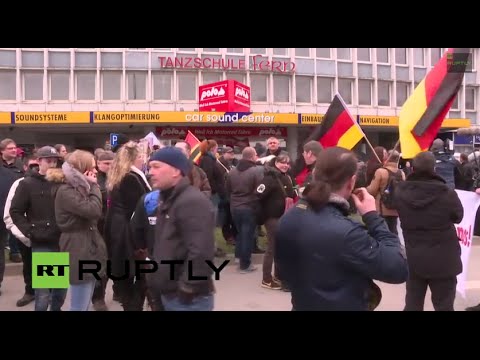Youtube: LIVE: Salafist, PEGIDA demos take to the streets of Wuppertal