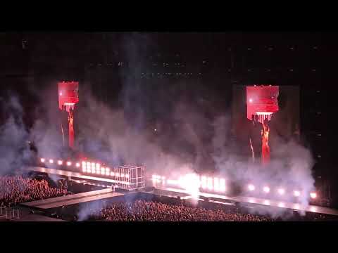 Youtube: Elodie: Red Light  + Ascendente + Elle + Euphoria + Lontano da qui @San siro 2025