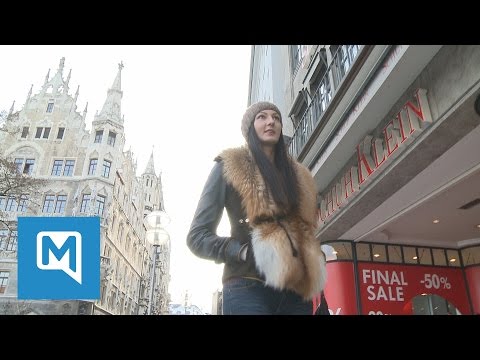 Youtube: Riesen-Frau in der City - so reagieren die Münchner