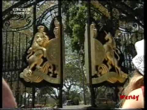 Youtube: Michael Jackson receives to a family in Neverland