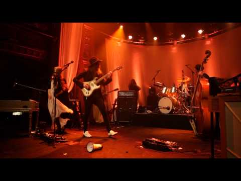 Youtube: Miss Li - "My Heart Goes Boom"  Live at Berns (2013)