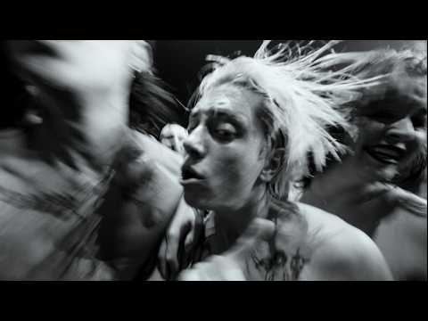 Youtube: Fred again.., CA7RIEL & Paco Amoroso - Beto’s Horns (Paris, 27th October 2025)