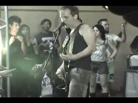 Youtube: Rattus - "Rajoitettu Ydinsota" (live in Gama/Brazil/2007)