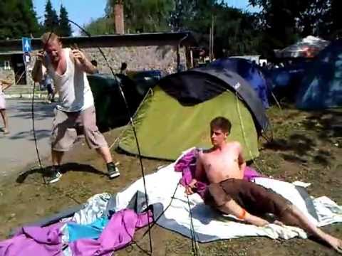 Youtube: Betrunken Zelt aufbauen