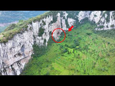 Youtube: 云南深山发现一巨型天坑，坑底至今还居住着4户人家，自给自足宛如世外桃源︱The people living in the sinkhole are like a paradise on earth