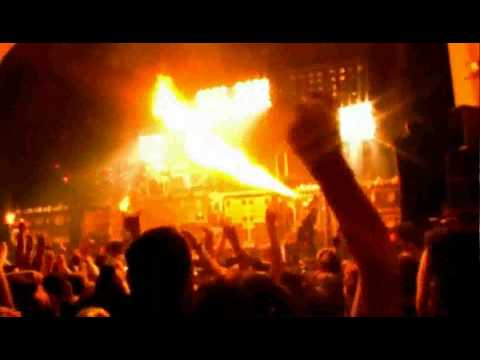 Youtube: Rammstein - Feuer Frei! live Volkerball