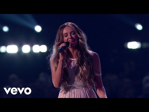 Youtube: Carly Pearce, Ashley McBryde - Never Wanted To Be That Girl (Live From 57th ACM Awards)