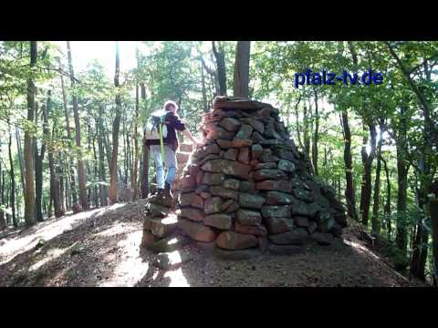 Youtube: Lost Places TV - Die geheimnisvolle Steinpyramide im Pfälzer Wald - Vergessene Orte