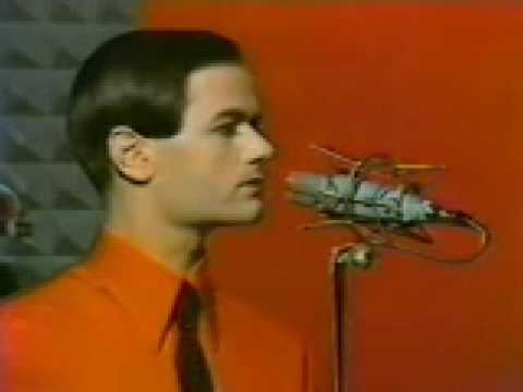 Youtube: Kraftwerk "the Robots" (German)