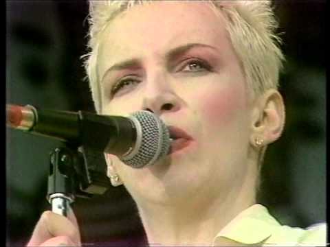 Youtube: Eurythmics - Sweet Dreams [Live 1988]