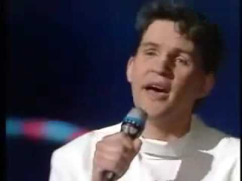 Youtube: Eurovision 1987 Ireland - Johnny Logan - Hold Me Now (Winner)