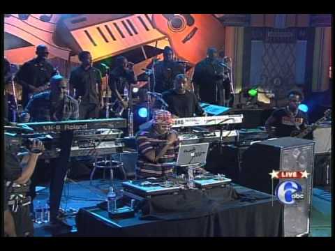 Youtube: DJ Jazzy Jeff Live 2011 4th July