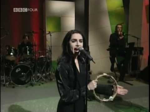 Youtube: PJ Harvey... Meet Ze Monsta (Live)