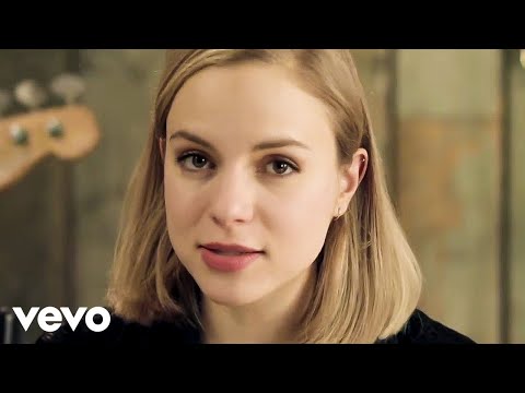 Youtube: Julia Engelmann - Stille Poeten (Official Video)