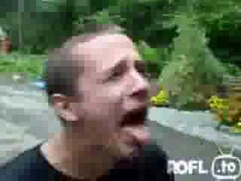 Youtube: Dummer Junge isst schärfste Chilli der Welt
