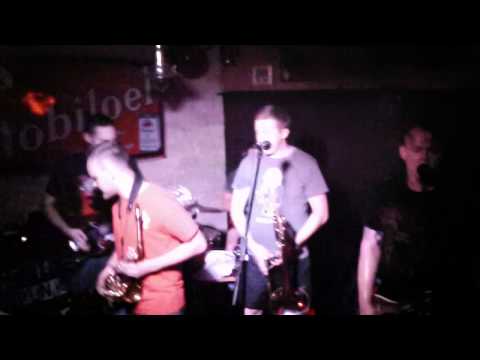 Youtube: The Dead President (Skapunk Moskau) Antifascista (II) Live @ Coburg 2015