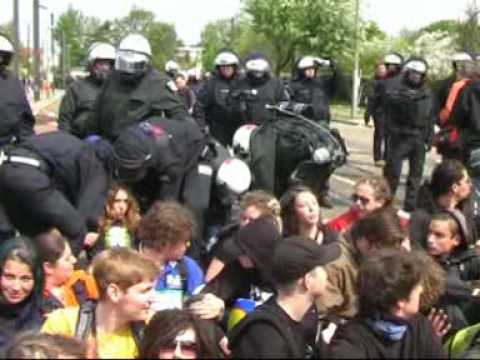 Youtube: 1. Mai 2010 - Berlin Kein Fußbreit den Faschisten. Die Politik im Monolog