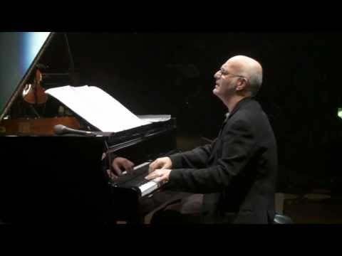 Youtube: Ludovico Einaudi - "Divenire" - Live @ Royal Albert Hall London