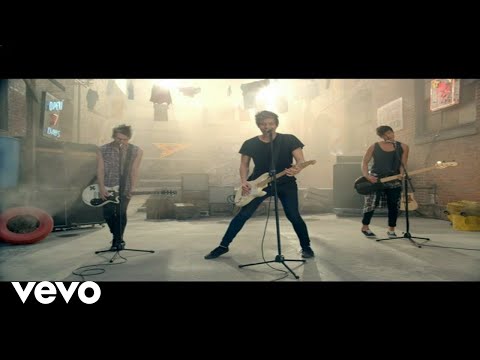 Youtube: 5 Seconds of Summer - She Looks So Perfect