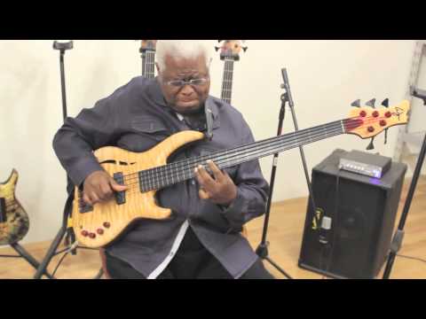 Youtube: Abraham Laboriel tries out his new Wyn Fretless