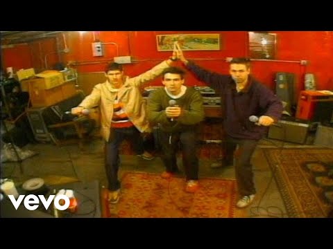 Youtube: Beastie Boys - Three MC's And One DJ