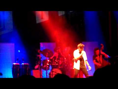 Youtube: Der Mann am Fenster - PUR (03.04.2011 - Stadthalle Magdeburg)