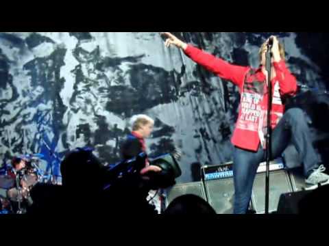 Youtube: Die Toten Hosen - Frohes Fest - Pro sound(25/12/2009)