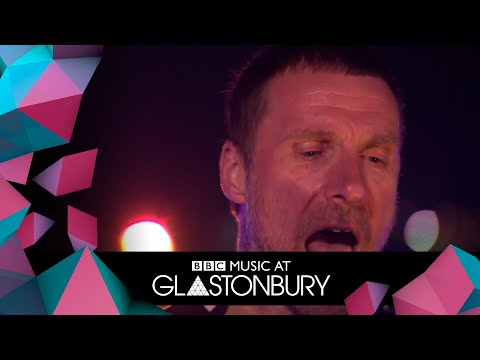 Youtube: Sleaford Mods perform Discourse in session at Glastonbury 2019