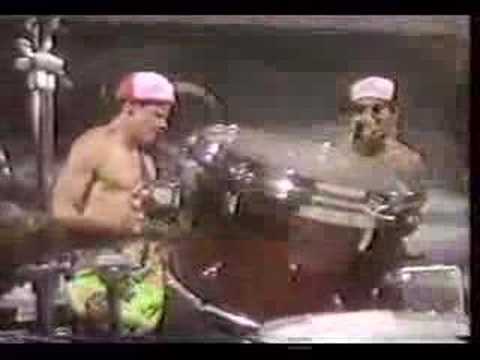 Youtube: Red Hot Chili Peppers - MTV Cutting Edge 1984