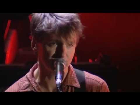 Youtube: Neil Finn & Friends - There is a Light That Never Goes Out (Live from 7 Worlds Collide)