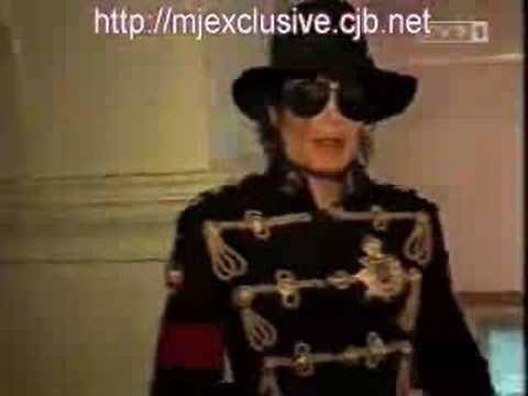 Youtube: Michael Jackson kissing fans and signing autographs