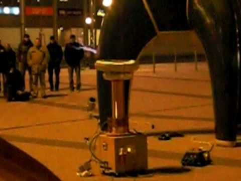 Youtube: 26C3 Tesla Coil - Popcorn - Single Voice