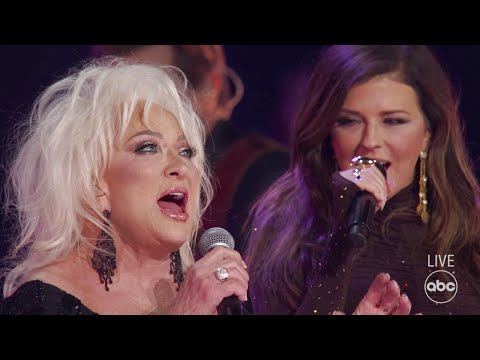 Youtube: Tanya Tucker and Little Big Town Perform "Delta Dawn" - The CMA Awards