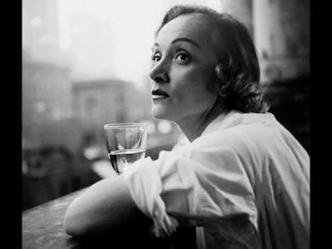 Youtube: Marlene Dietrich, Du Hast`Nen Blick.