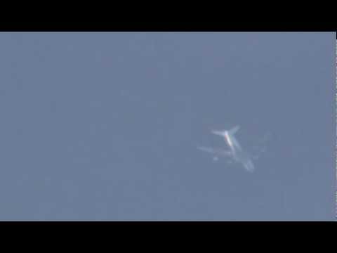 Youtube: DLH441 Contrail Fly Over 2 August 2012