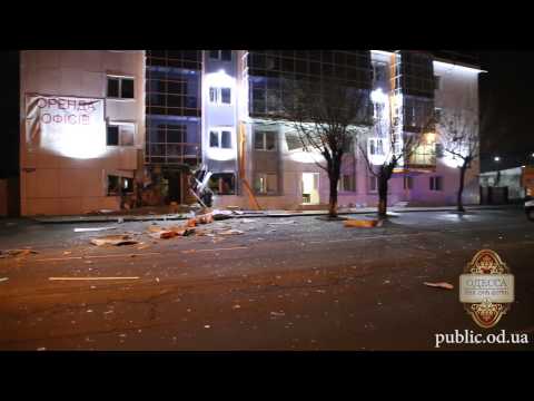 Youtube: В Одессе произошел взрыв в здании бизнес-центра