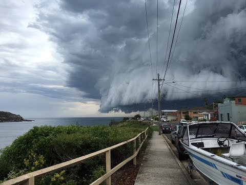 Youtube: Sydney Storm - Watch Bondi beach Cloud tsunami roll into Sydney in Australia